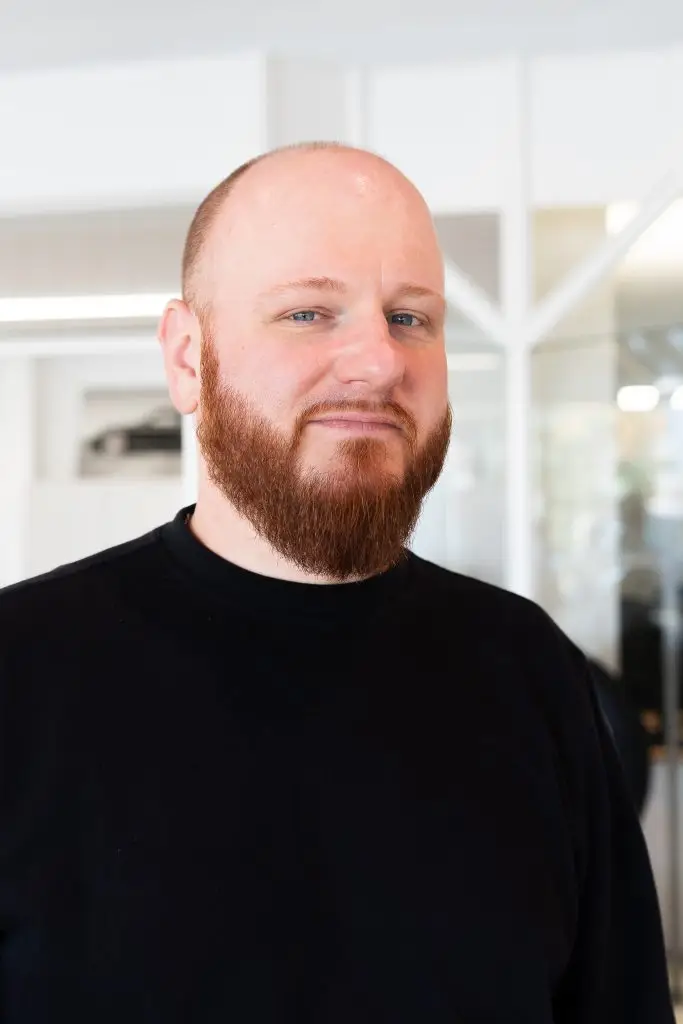 Nils Hirlinger, Ersatzteilservice bei Reichert Automobile in Dettingen an der Erms.